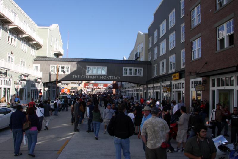 M09_3745.jpg - The start of the crowd on Cannery Row